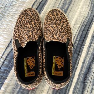 Vans deluxe, comfort, slip on cute, sassy, leopard print